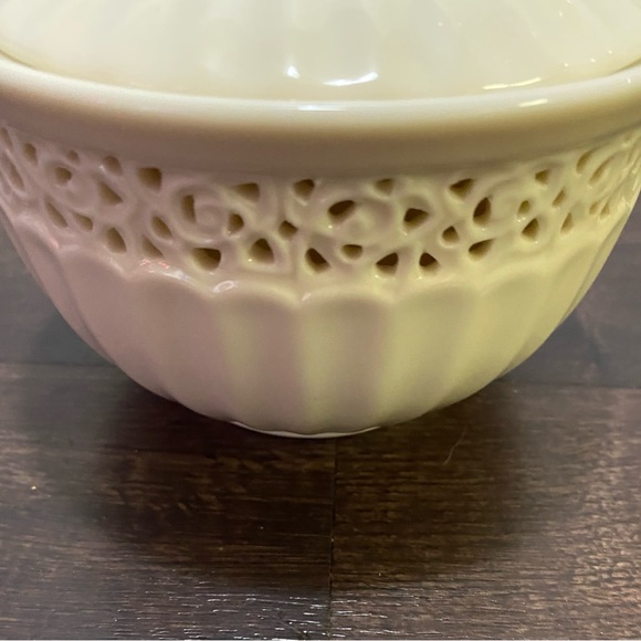 Ivory Lace Serving Bowl with Lid Rice Pattern I.Godinger & Co - Picture 7 of 13
